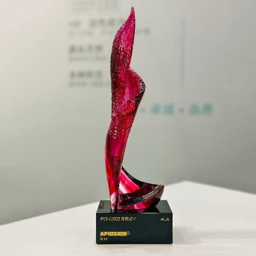 APIOSKIN®, SILAB’s innovation rewarded in China 2 EURO COSMETICS Magazine • APIOSKIN®, SILAB’s innovation rewarded in China • Euro Cosmetics • Euro Cosmetics
