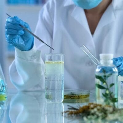 Syensqo invests in Bioeutectics, a start-up producing green solvents 4 EURO COSMETICS Magazine • Syensqo invests in Bioeutectics, a start-up producing green solvents • Euro Cosmetics • Euro Cosmetics