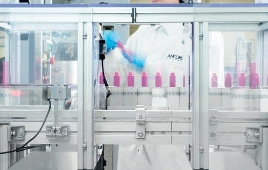 Visionary Ideas & Inspiring Leaders along the Cosmetics Supply Chain 8 EURO COSMETICS Magazine • Visionary Ideas & Inspiring Leaders along the Cosmetics Supply Chain • Deanna Utroske • Deanna Utroske