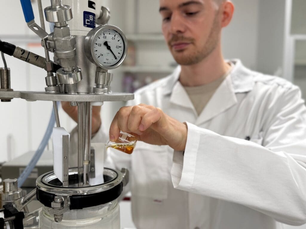CO₂ recycling powers a new palm oil alternative for the cosmetics industry 5 EURO COSMETICS Magazine • CO₂ recycling powers a new palm oil alternative for the cosmetics industry • Euro Cosmetics • Euro Cosmetics